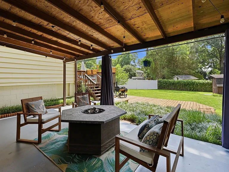 6426 Carriage Dr — Photo 37