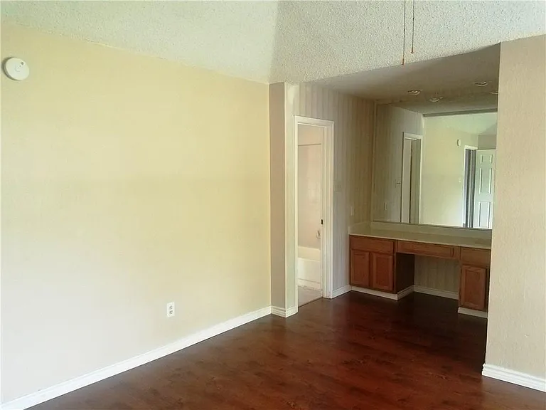 2425 Inverness Dr — Photo 14