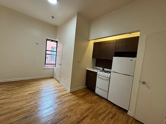 2nd image of 220 E 29th St APT 6D