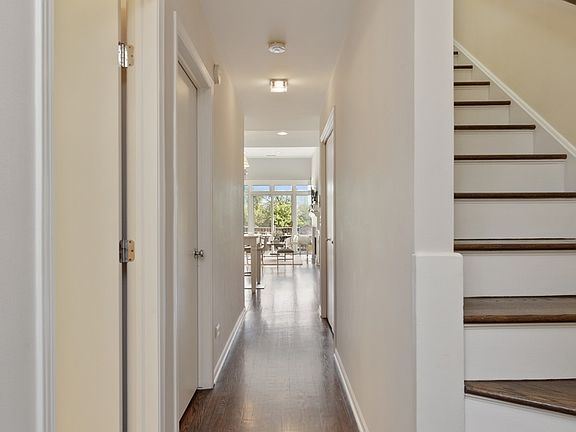 3rd image of 859 W Wrightwood Ave #3