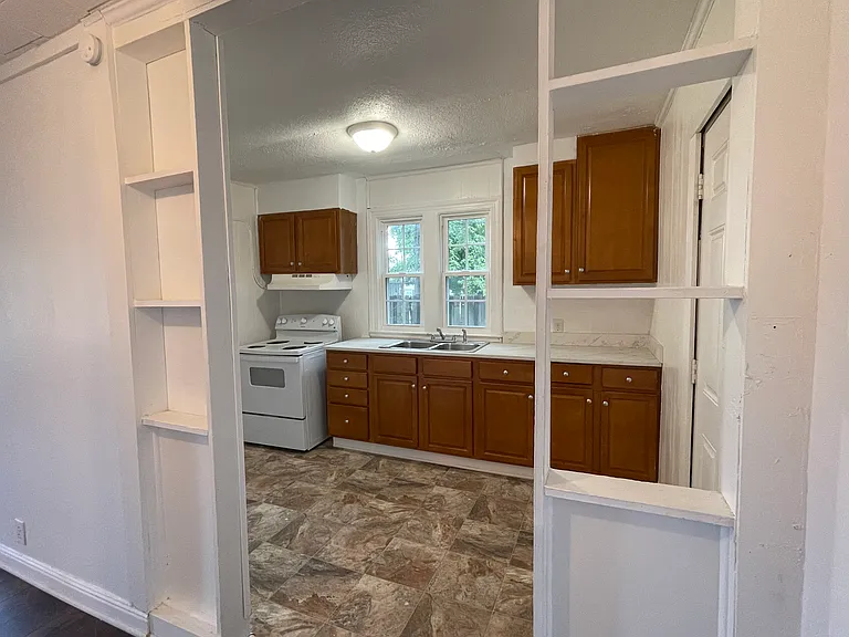 203 Sycamore St — Photo 3