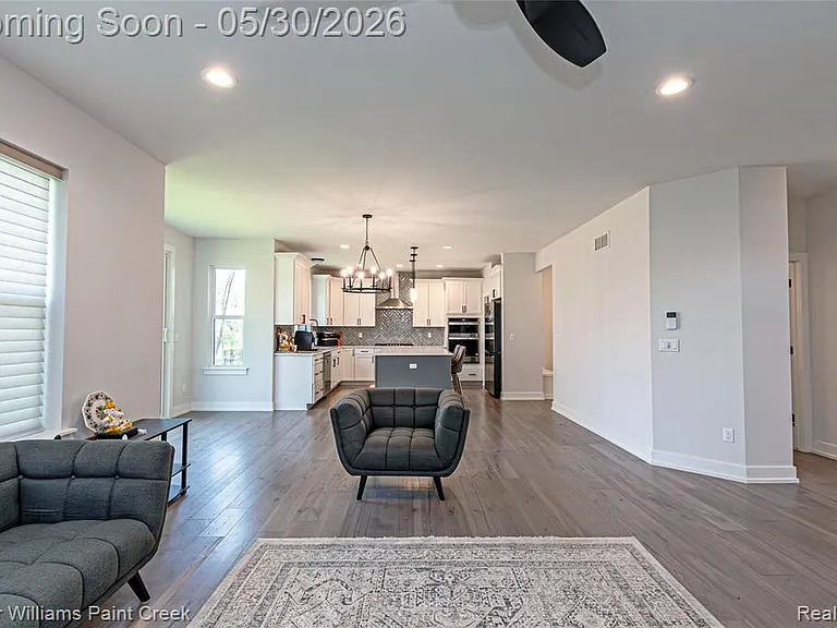 375 Amelia Cir — Photo 15