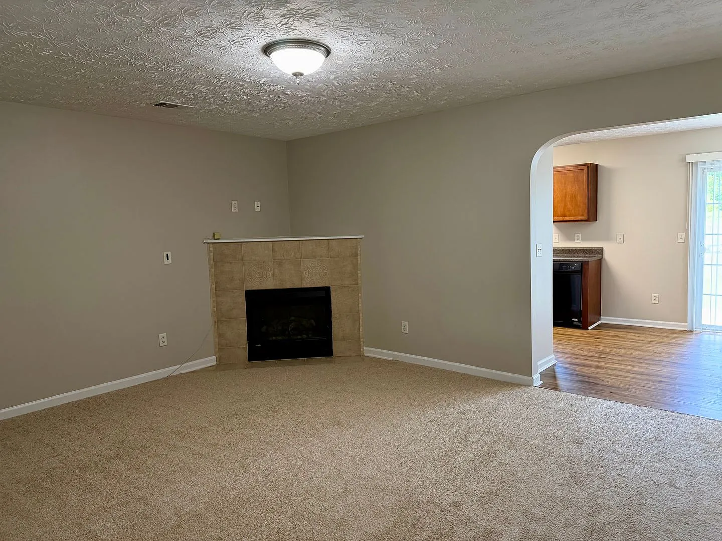 Remodeled 3 bedroom townhouse in Jonesboro — Photo 3