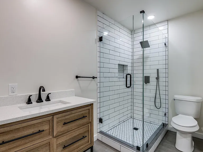 210 E Standifer St — Photo 21
