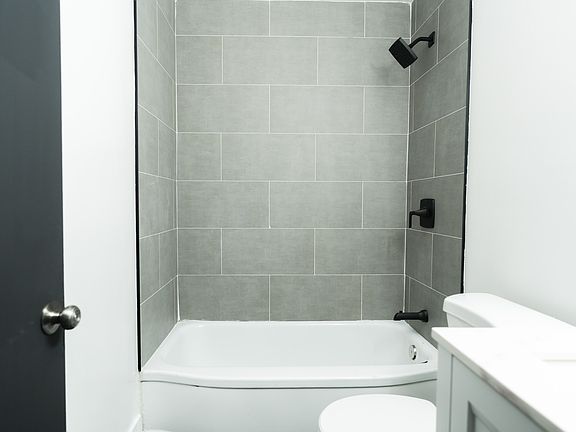 5th image of 4423 S 39th St #2