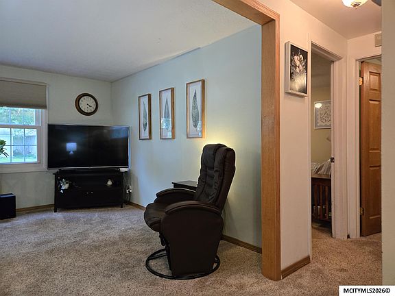 4th image of 1006 N Taylor Ave