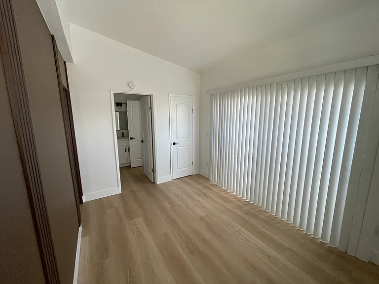2330 N Grand Ave #18 — Photo 9