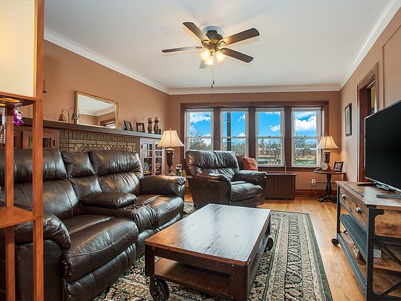 4th image of 9 E Park Blvd #1