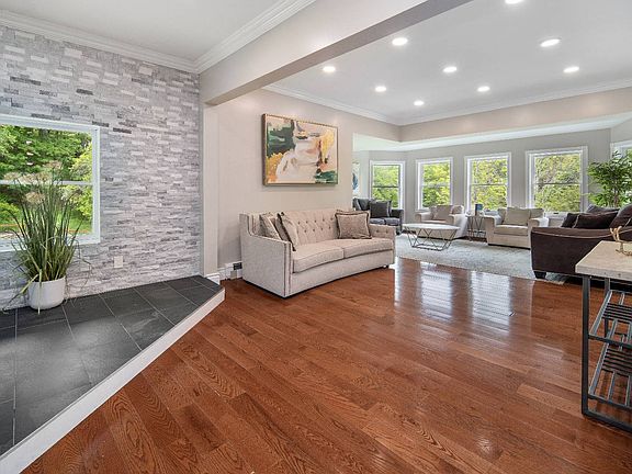 5th image of 116 Spring Glen Rd