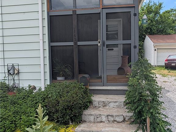 3rd image of 1633 Holland Ct SW
