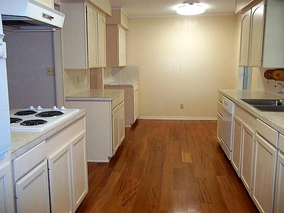 5th image of 625 W Fisher St