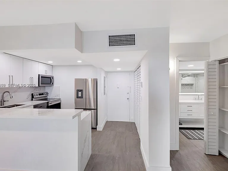 7928 West Dr #802 — Photo 6