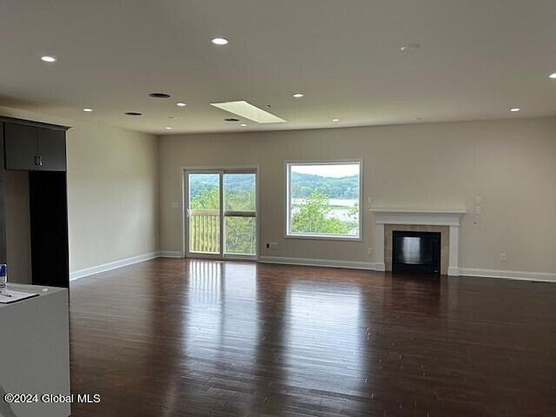 4th image of 31 Harbor Lane
