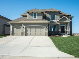 1816 Blackstone Pl, Lees Summit, MO 64082