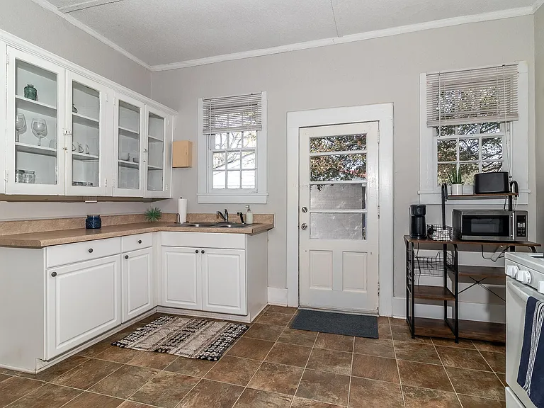 1510 Stovall St — Photo 6