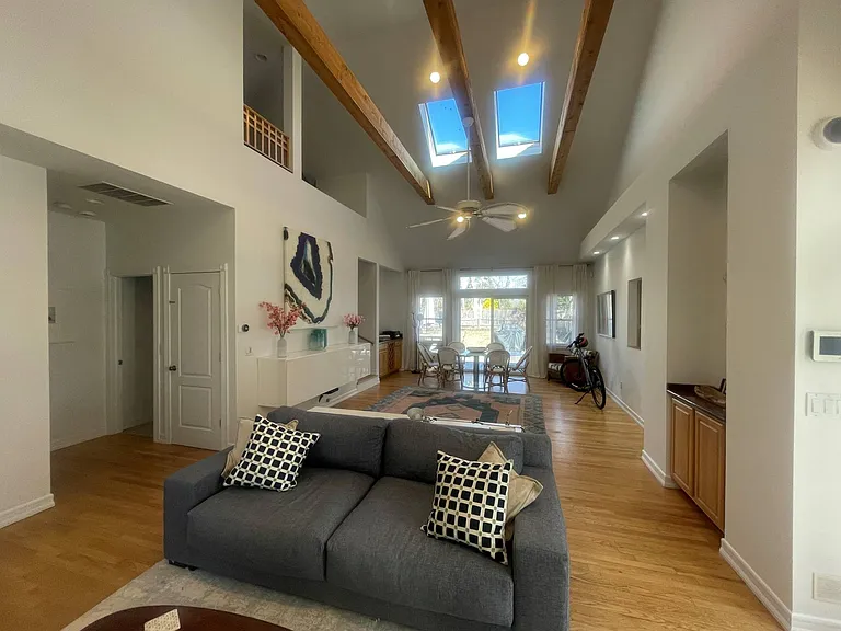 35 Maple St — Photo 4
