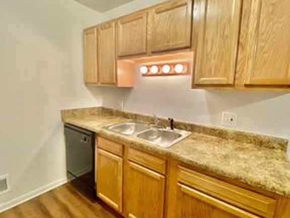 3rd image of 2718 Golfside Dr APT 810
