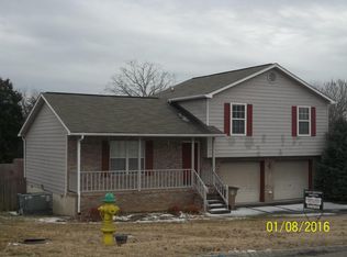 2616 Crestpark Rd, Knoxville, TN 37912