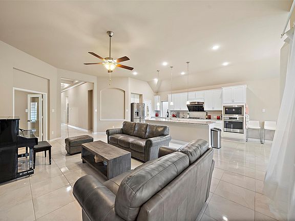4th image of 2511 Pecan Creek Ln