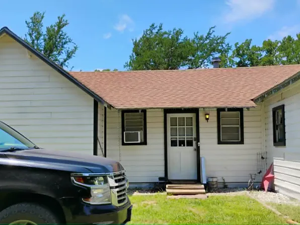 763 Frontier St, Bowie, TX 76230