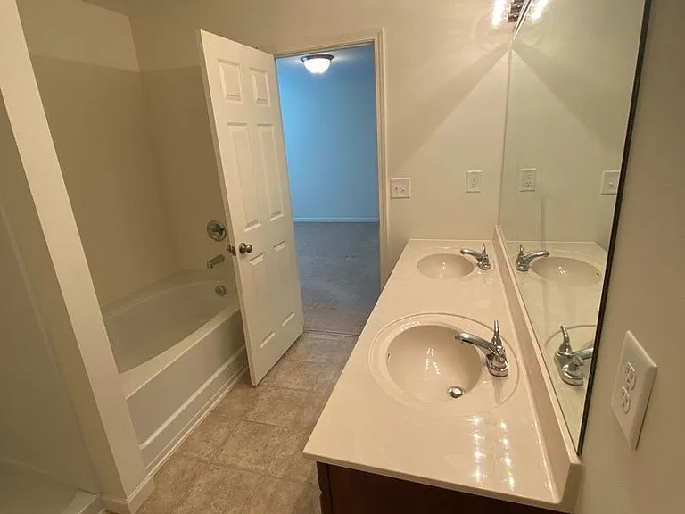 1490 Avalon Creek Rd — Photo 7