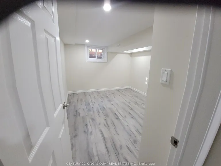 498 Wilson Rd S #BASEMENT — Photo 14