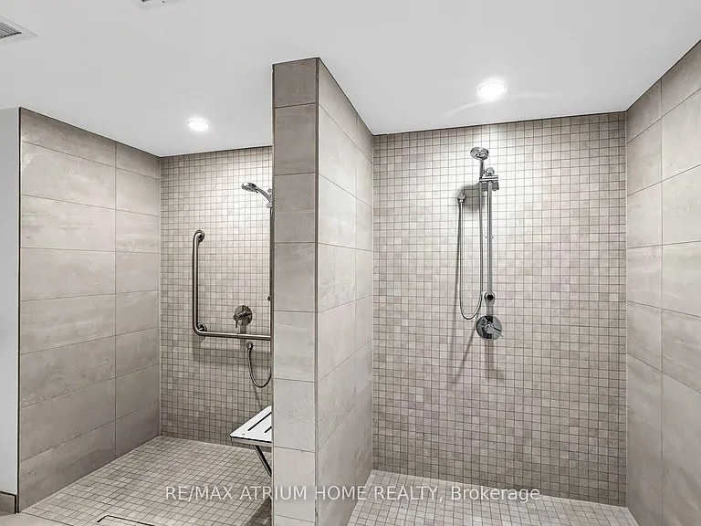 7 Golden Lion Hts #1001 — Photo 44
