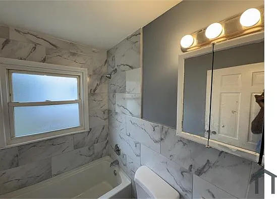 13217 S Rhodes Ave — Photo 1