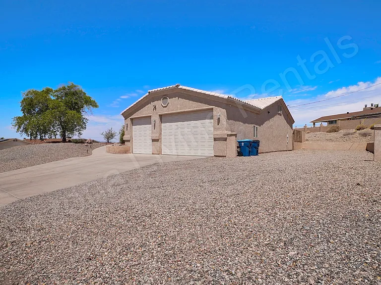 2665 Daytona Ave — Photo 2