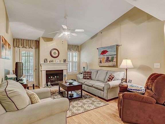 2nd image of 31010 Paradise Cmns APT 428