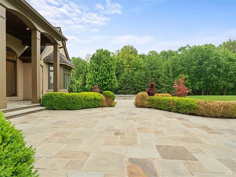 9020 Whisperinghill Dr — Photo 81