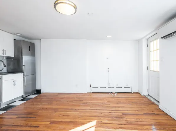 358 Henry Street 3R image 3 of 6
