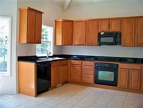 4th image of 105 Blossom Ln