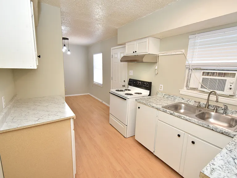 1206 Belvedere Dr — Photo 9