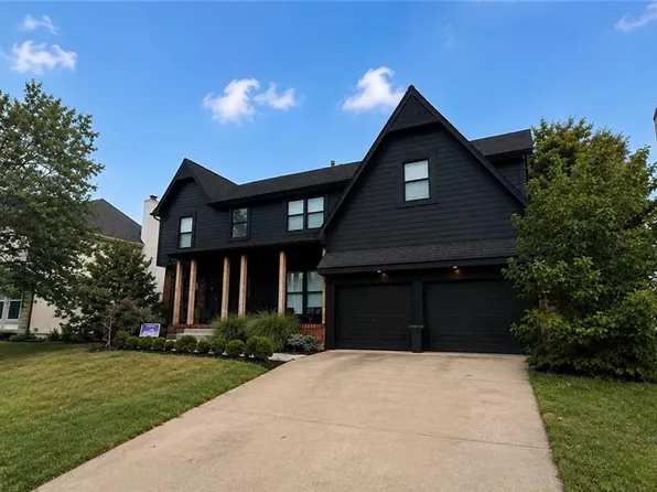 8205 W 153rd St, Overland Park, KS 66223