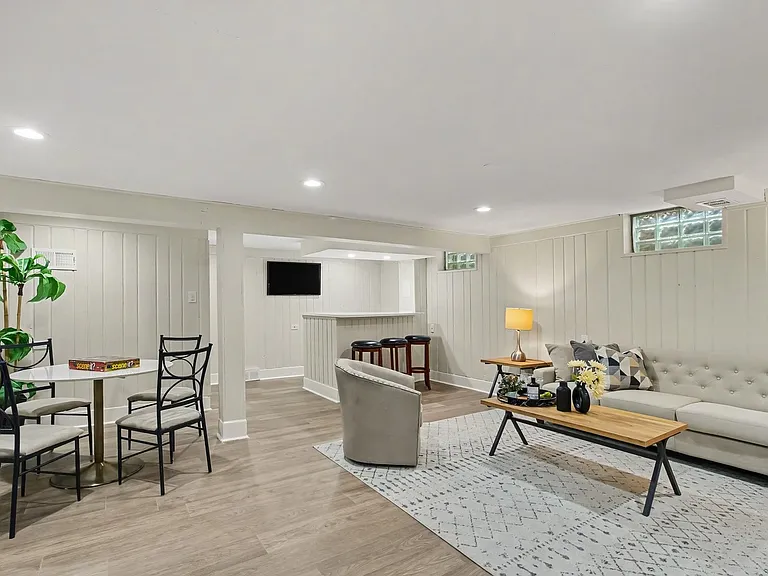 538 N Broadway Ave — Photo 27