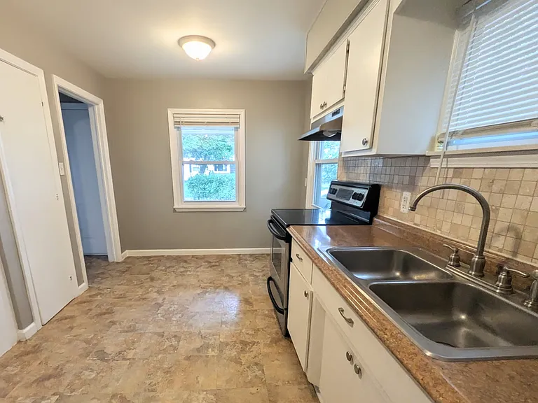 23819 Tawas Ave — Photo 5