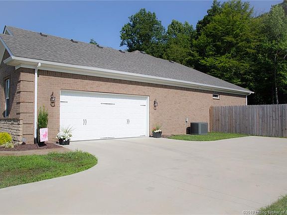 3rd image of 2657 Crescent Hill Dr NE Unit 14
