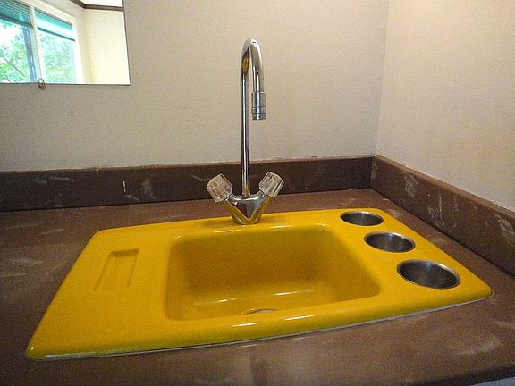 Retro sink, downstairs 