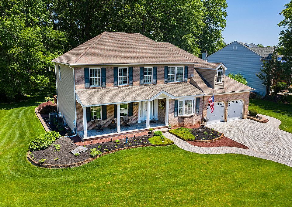 1st image of 214 Holly Cove Ln