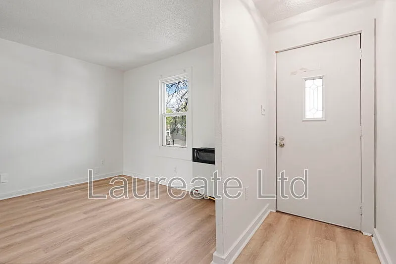 Studio, 1.0 bath, 300 sqft, $895 — Photo 2