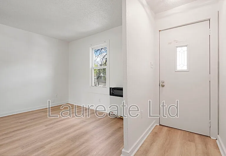 2631 W Pikes Peak Ave — Photo 2