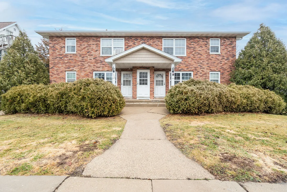 Building Photo - 2500 Olive St - Cedar Falls