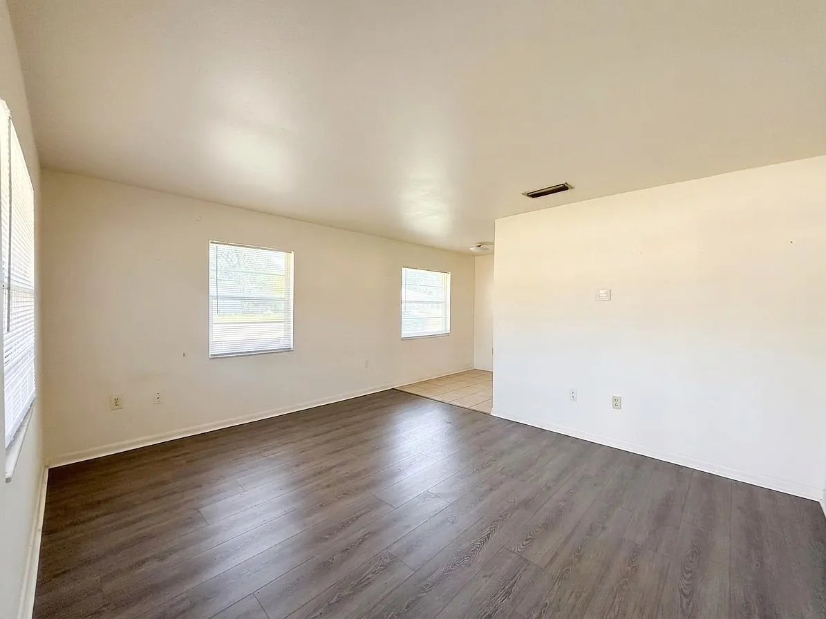 2 bed, 985 sqft, $1,250 — Photo 2