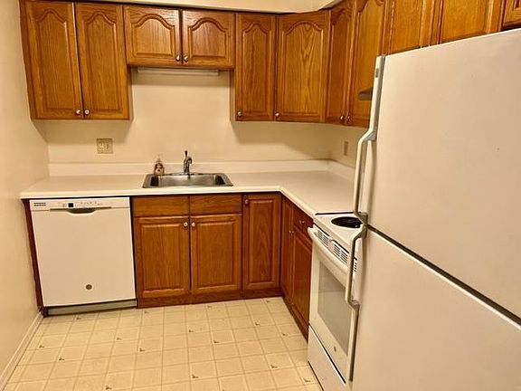 2nd image of 27 School St