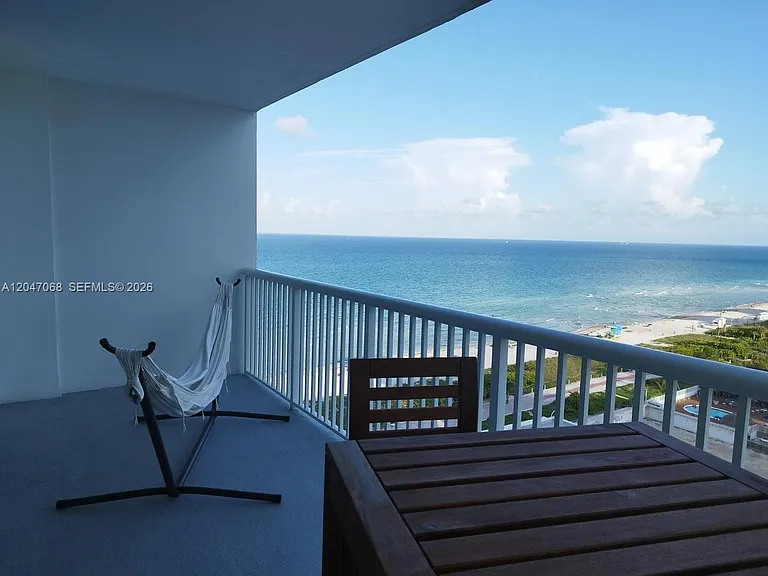 5401 Collins Ave #1110 — Photo 32