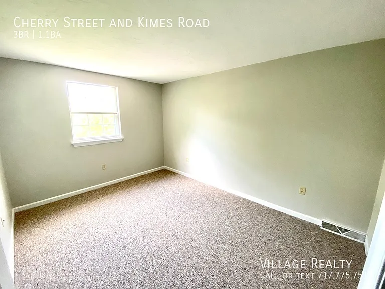 Cherry St — Photo 10