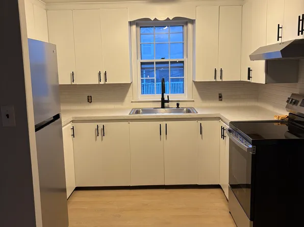 43 Front St #2, Suncook, NH 03275