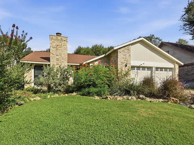 7806 Lowdes Dr — Photo 1