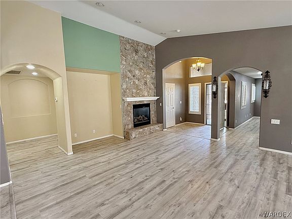 5th image of 3836 Heather Avenue